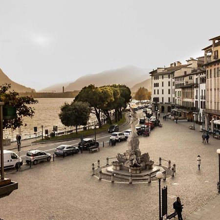 Vila Casa Piazza Del Porto Lovere Exteriér fotografie